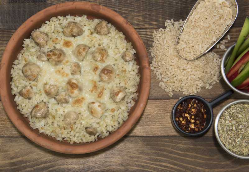 Güveçte Mantarlı Pilav